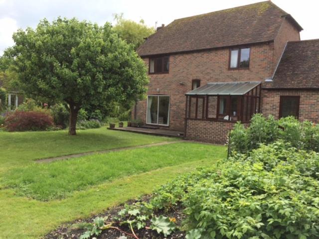 Bramley Cottage Holidays Chichester Exterior photo